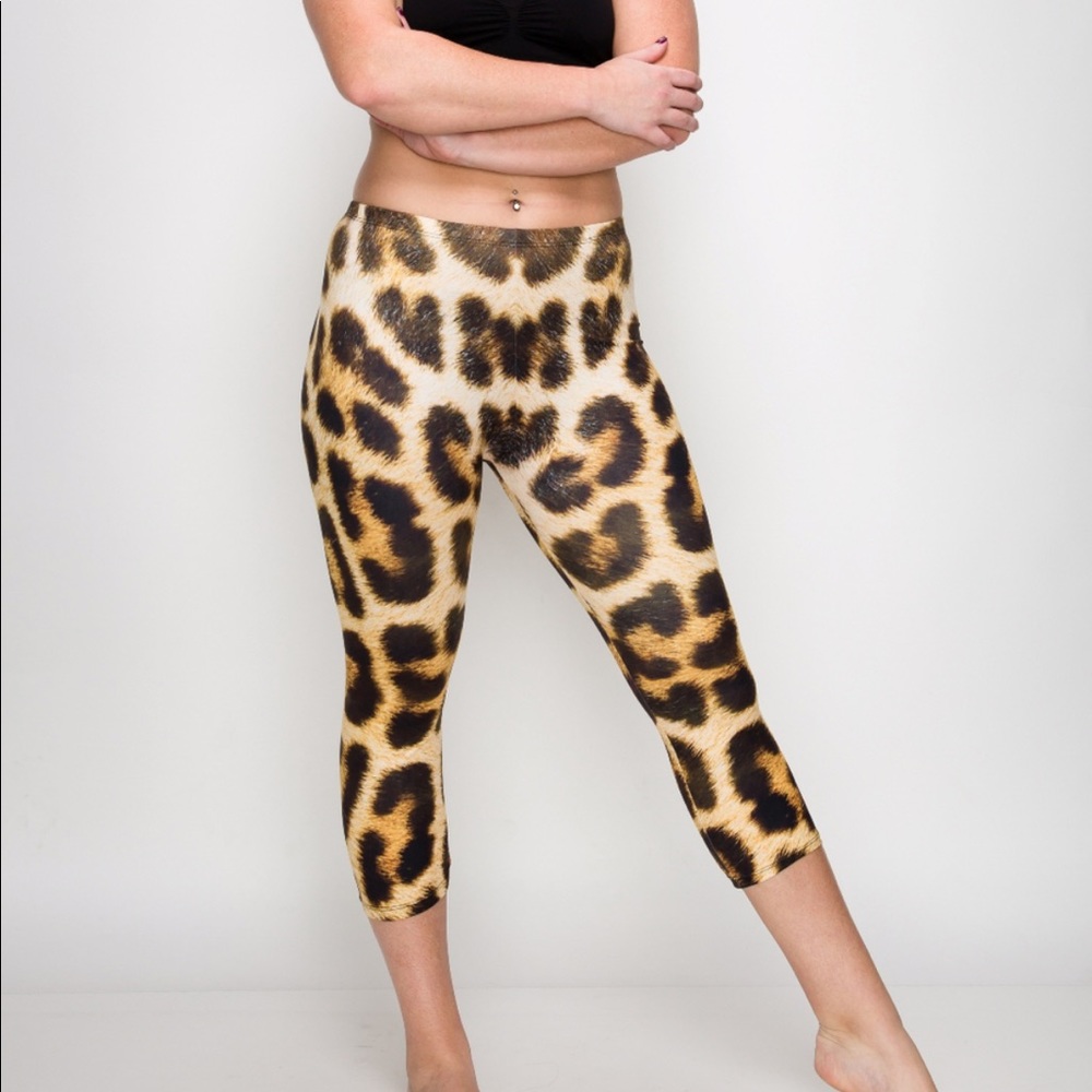 πSALEπ Animal Print Capri - Picture 2 of 8